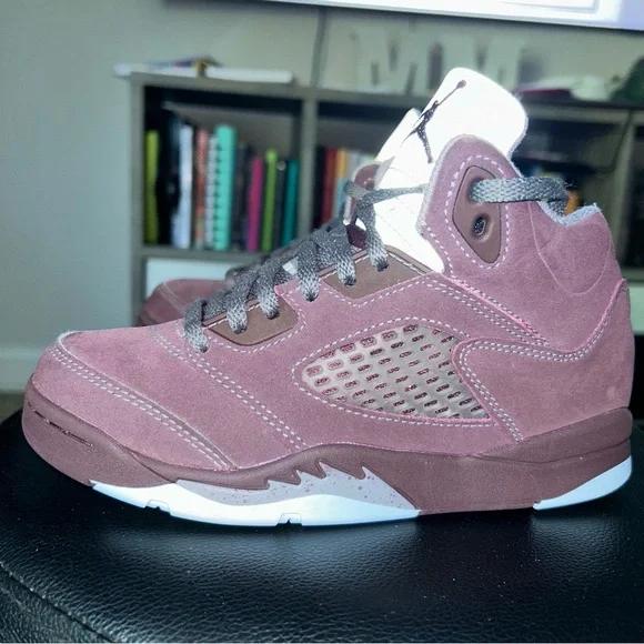 Jordan 5 Retro ‘Burgundy’kids 2Y (GS)burgundy lt blueGreat Condition